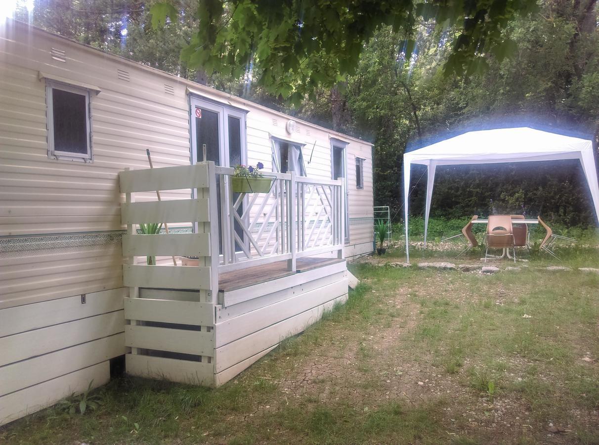 camping du lac Saint-Julien-du-Verdon Bagian luar foto