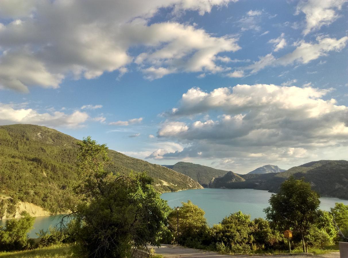 camping du lac Saint-Julien-du-Verdon Bagian luar foto